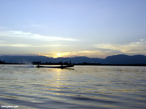 Puesta del sol De la Pesca, Birmania